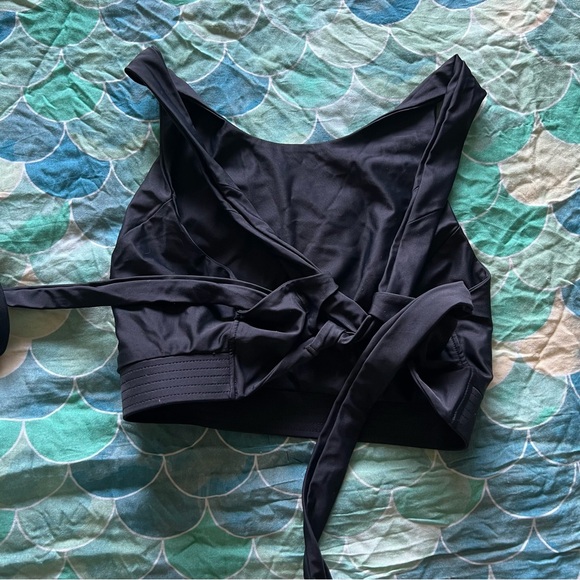 Wild Isles Zoe Top in Black 4X - Picture 2 of 3